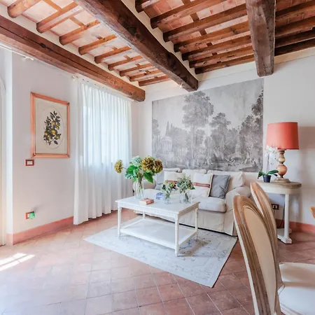 Apartment Elisa In Wine In Lucca